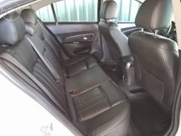 CHEVROLET - CRUZE 1.8 LT 16V FLEX 4P AUTOMÁTICO - 2011/2012 - BRANCA - R$ 55.900,00