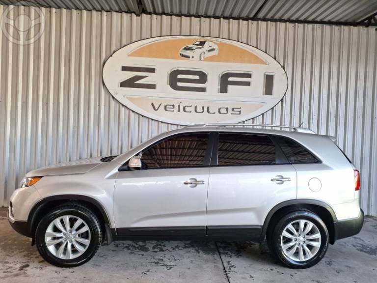 KIA MOTORS - SORENTO 2.4 EX2 4X2 16V 4P AUTOMÁTICO - 2012/2012 - PRATA - R$ 58.900,00