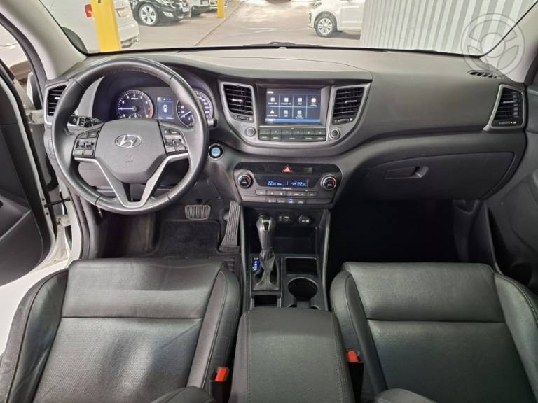 HYUNDAI - TUCSON 1.6 16V T-GDI GLS ECOSHIFT - 2017/2018 - BRANCA - R$ 99.900,00