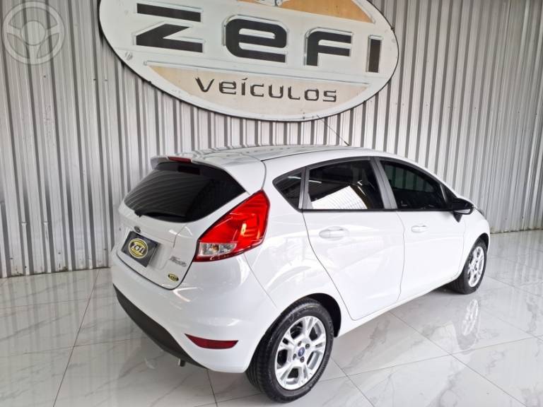 FORD - FIESTA 1.6 SE HATCH 16V FLEX 4P MANUAL - 2014/2015 - BRANCA - R$ 45.900,00