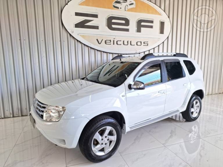 RENAULT - DUSTER 1.6 DYNAMIQUE 4X2 16V FLEX 4P MANUAL - 2013/2014 - BRANCA - R$ 52.900,00