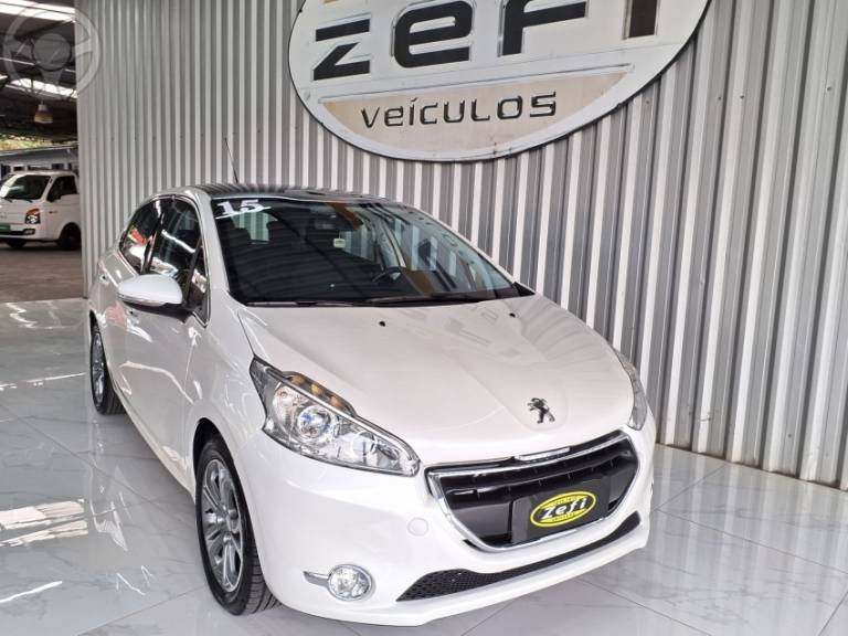 PEUGEOT - 208 1.6 GRIFFE 16V FLEX 4P AUTOMÁTICO - 2014/2015 - BRANCA - R$ 49.900,00