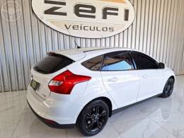 FORD - FOCUS 1.6 SE 16V FLEX 4P AUTOMÁTICO - 2014/2015 - BRANCA - R$ 52.900,00