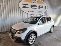 RENAULT - SANDERO 1.6 STEPWAY 8V FLEX 4P MANUAL - 2013/2014 - BRANCA - R$ 42.999,00