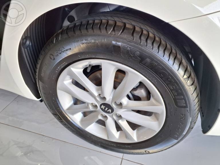 KIA MOTORS - CERATO 1.6 SX 16V FLEX 4P AUTOMÁTICO - 2018/2019 - BRANCA - R$ 85.900,00