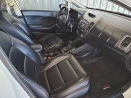 KIA MOTORS - CERATO 1.6 SX 16V FLEX 4P AUTOMÁTICO - 2018/2019 - BRANCA - R$ 85.900,00