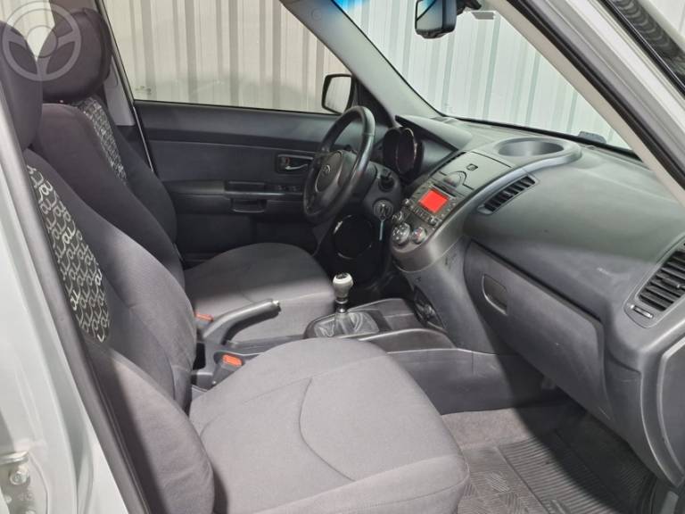 KIA MOTORS - SOUL 1.6 EX 16V 4P MANUAL - 2010/2011 - PRATA - R$ 41.500,00