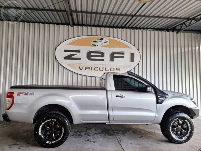 FORD - RANGER 3.2 XLS 4X4 CS 20V DIESEL 2P MANUAL - 2013/2014 - PRATA - R$ 115.900,00