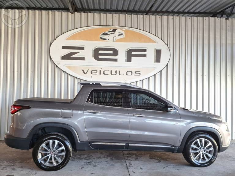 FIAT - TORO 2.0 16V TURBO DIESEL VOLCANO 4WD AUTOMÁTICO - 2018/2019 - CINZA - R$ 113.900,00