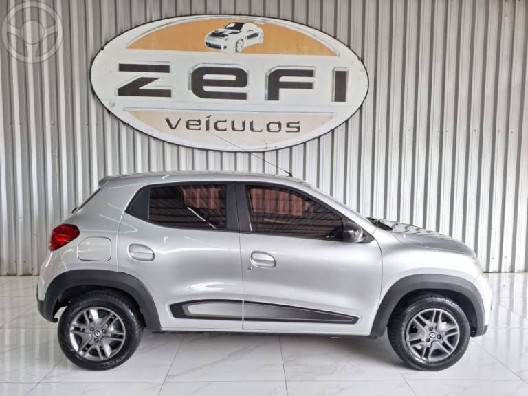 RENAULT - KWID 1.0 12V SCE FLEX INTENSE MANUAL - 2017/2018 - PRATA - R$ 38.900,00