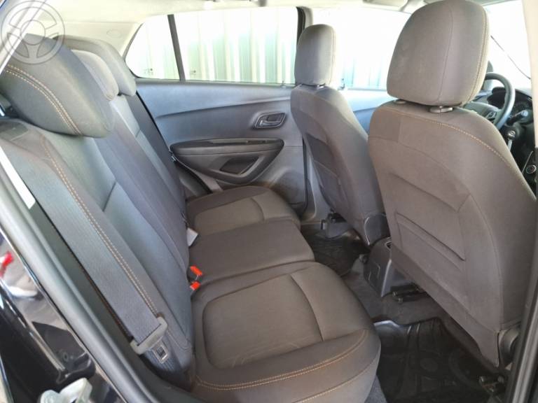 CHEVROLET - TRACKER 1.4 16V TURBO FLEX LT AUTOMÁTICO - 2018/2018 - PRETA - R$ 81.900,00