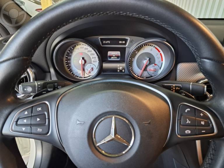 MERCEDES-BENZ - GLA 200 1.6 CGI STYLE 16V TURBO FLEX 4P AUTOMÁTICO - 2016/2016 - BRANCA - R$ 101.900,00
