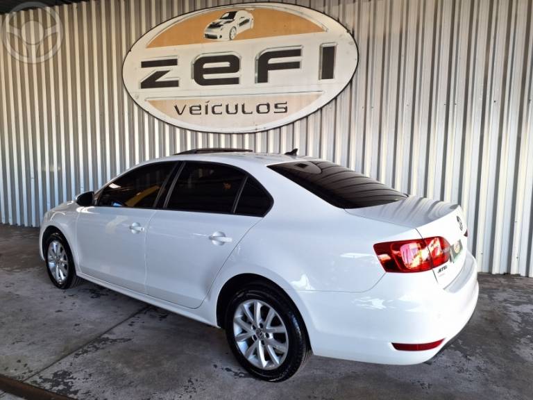 VOLKSWAGEN - JETTA 2.0 COMFORTLINE FLEX 4P TIPTRONIC - 2012/2013 - BRANCA - R$ 66.900,00