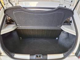 VOLKSWAGEN - GOL 1.0 12V MPI TOTALFLEX TRENDLINE 4P MANUAL - 2016/2017 - BRANCA - R$ 42.900,00