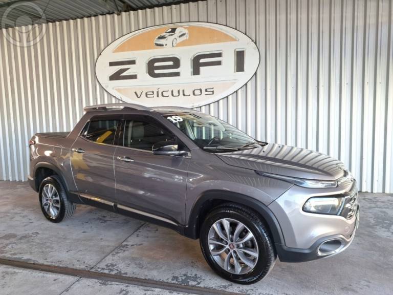 FIAT - TORO 2.0 16V TURBO DIESEL VOLCANO 4WD AUTOMÁTICO - 2018/2019 - CINZA - R$ 113.900,00