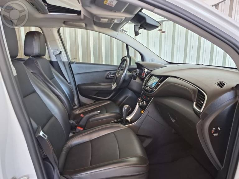 CHEVROLET - TRACKER 1.4 16V TURBO FLEX PREMIER AUTOMÁTICO - 2018/2019 - BRANCA - R$ 92.500,00