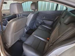 RENAULT - FLUENCE 2.0 DYNAMIQUE PLUS 16V FLEX 4P AUTOMÁTICO - 2015/2016 - PRATA - R$ 58.900,00