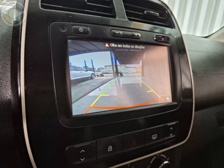 RENAULT - KWID 1.0 12V SCE FLEX INTENSE MANUAL - 2017/2018 - PRATA - R$ 38.900,00