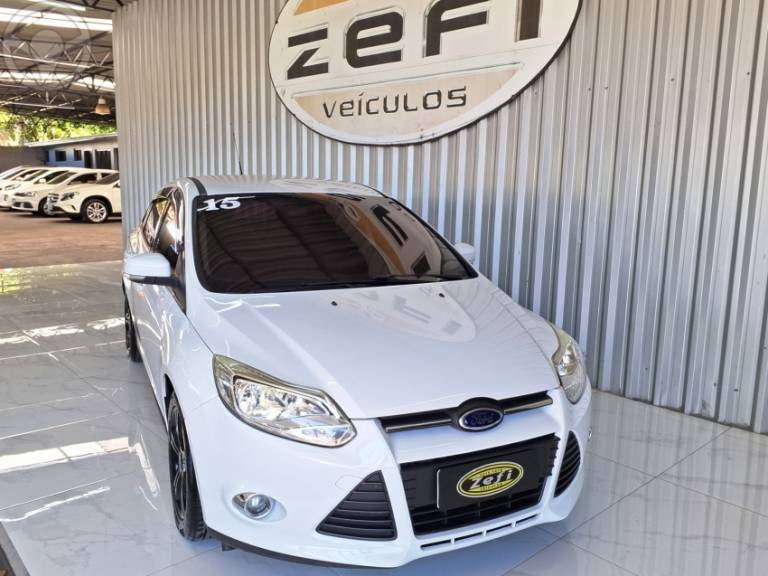 FORD - FOCUS 1.6 SE 16V FLEX 4P AUTOMÁTICO - 2014/2015 - BRANCA - R$ 52.900,00