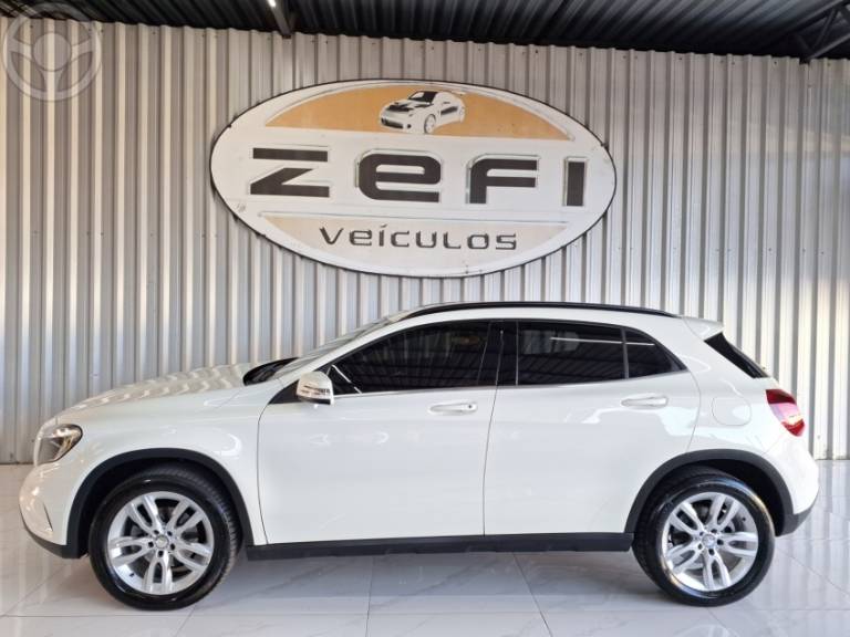 MERCEDES-BENZ - GLA 200 1.6 CGI STYLE 16V TURBO FLEX 4P AUTOMÁTICO - 2016/2016 - BRANCA - R$ 101.900,00