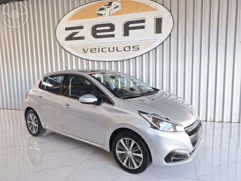 PEUGEOT - 208 1.6 GRIFFE 16V FLEX 4P AUTOMÁTICO - 2017/2018 - PRATA - R$ 63.900,00