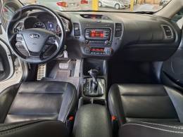 KIA MOTORS - CERATO 1.6 SX 16V FLEX 4P AUTOMÁTICO - 2018/2019 - BRANCA - R$ 85.900,00