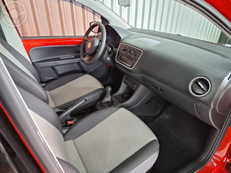 VOLKSWAGEN - UP 1.0 MPI TAKE UP 12V FLEX 4P MANUAL - 2016/2017 - VERMELHA - R$ 45.900,00
