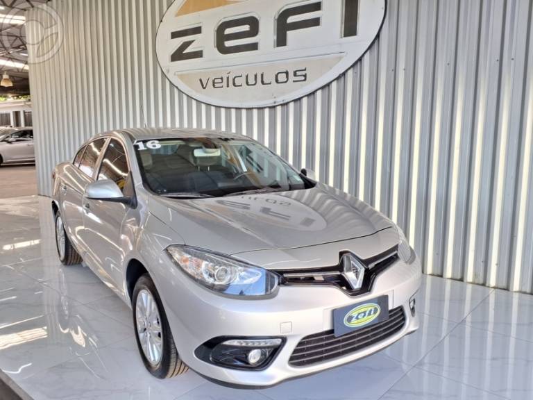 RENAULT - FLUENCE 2.0 DYNAMIQUE PLUS 16V FLEX 4P AUTOMÁTICO - 2015/2016 - PRATA - R$ 58.900,00