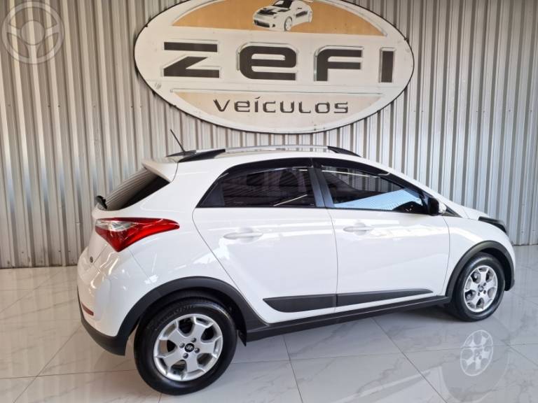 HYUNDAI - HB20X 1.6 16V STYLE FLEX 4P MANUAL - 2015/2015 - BRANCA - R$ 55.900,00