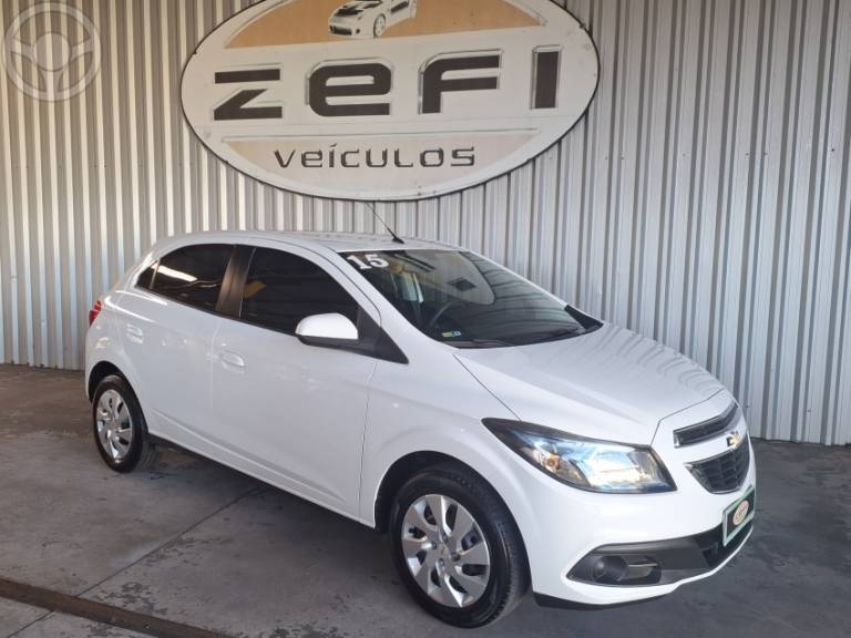 CHEVROLET - ONIX 1.4 MPFI LT 8V FLEX 4P MANUAL - 2014/2015 - BRANCA - R$ 49.900,00