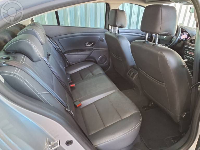 RENAULT - FLUENCE 2.0 DYNAMIQUE PLUS 16V FLEX 4P AUTOMÁTICO - 2015/2016 - PRATA - R$ 58.900,00
