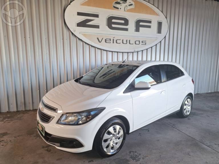 CHEVROLET - ONIX 1.4 MPFI LT 8V FLEX 4P MANUAL - 2014/2015 - BRANCA - R$ 49.900,00