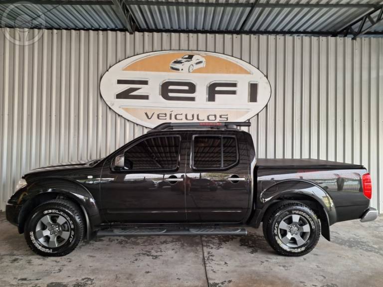 NISSAN - FRONTIER 2.5 LE ATTACK 4X4 CD TURBO ELETRONIC DIESEL 4P AUTOMÁTICO - 2012/2013 - PRETA - R$ 99.900,00