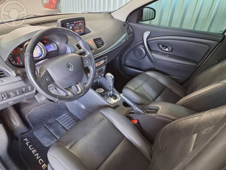 RENAULT - FLUENCE 2.0 DYNAMIQUE PLUS 16V FLEX 4P AUTOMÁTICO - 2015/2016 - PRATA - R$ 58.900,00