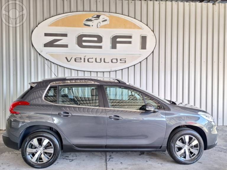 PEUGEOT - 2008 1.6 16V FLEX GRIFFE 4P AUTOMÁTICO - 2017/2018 - CINZA - R$ 68.900,00