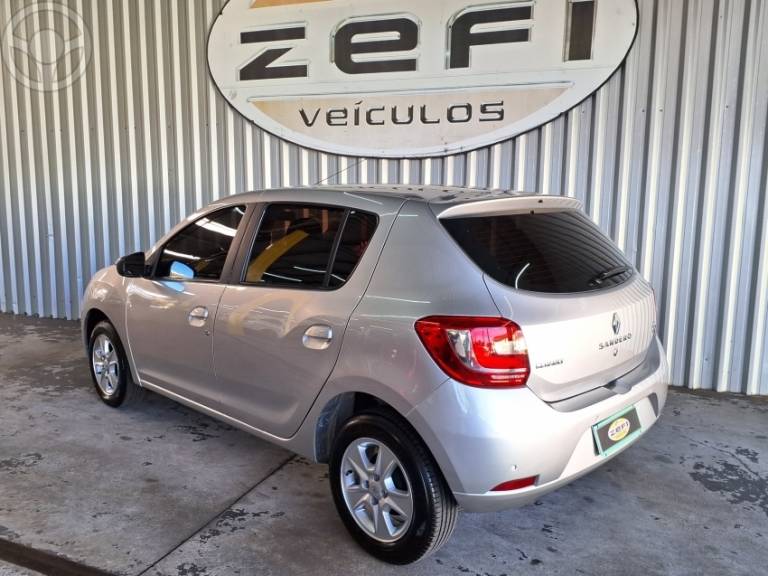 RENAULT - SANDERO 1.6 DYNAMIQUE 8V FLEX 4P AUTOMATIZADO - 2016/2017 - PRATA - R$ 45.900,00