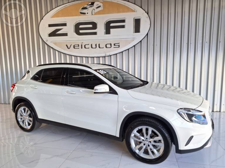 MERCEDES-BENZ - GLA 200 1.6 CGI STYLE 16V TURBO FLEX 4P AUTOMÁTICO - 2016/2016 - BRANCA - R$ 101.900,00