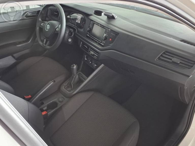 VOLKSWAGEN - POLO 1.0MPI TOTAL FLEX MANUAL - 2020/2021 - BRANCA - R$ 71.800,00
