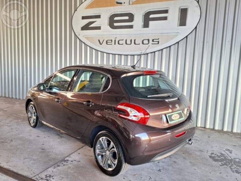 PEUGEOT - 208 1.6 GRIFFE 16V FLEX 4P AUTOMÁTICO - 2014/2015 - MARROM - R$ 48.500,00