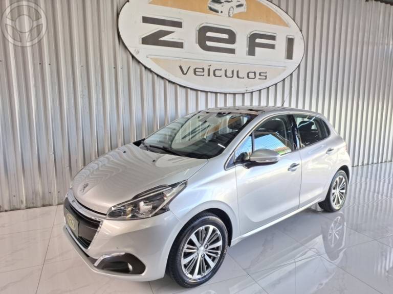 PEUGEOT - 208 1.6 GRIFFE 16V FLEX 4P AUTOMÁTICO - 2017/2018 - PRATA - R$ 63.900,00