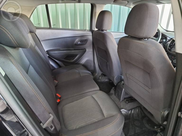 CHEVROLET - TRACKER 1.4 16V TURBO FLEX LT AUTOMÁTICO - 2018/2018 - PRETA - R$ 81.900,00