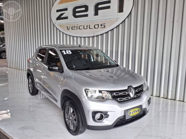 RENAULT - KWID 1.0 12V SCE FLEX INTENSE MANUAL - 2017/2018 - PRATA - R$ 38.900,00