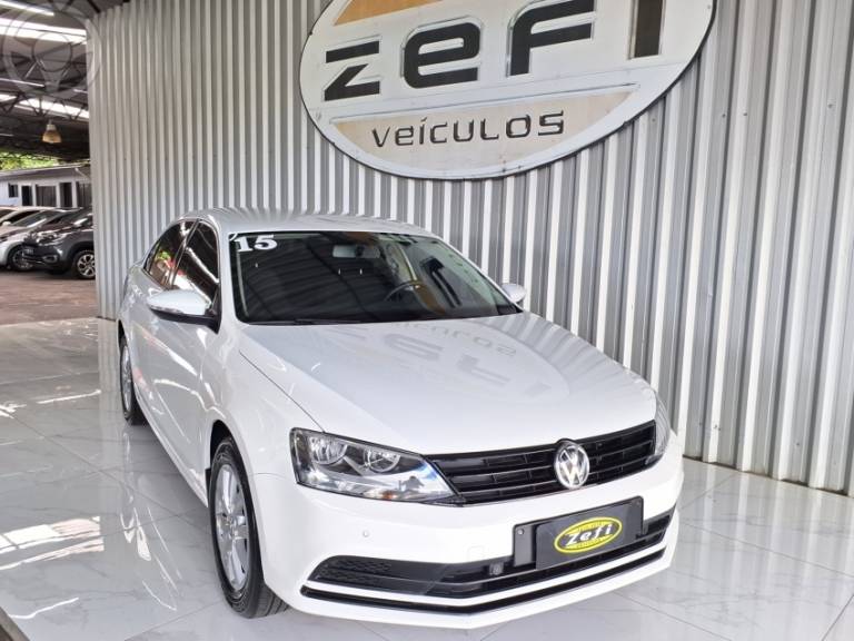 VOLKSWAGEN - JETTA 2.0 TRENDLINE FLEX 4P TIPTRONIC - 2014/2015 - BRANCA - R$ 64.900,00