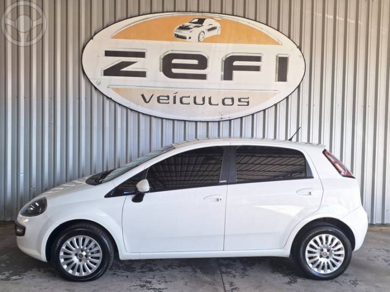 FIAT - PUNTO 1.4 ATTRACTIVE 8V FLEX 4P MANUAL - 2014/2014 - BRANCA - R$ 39.900,00