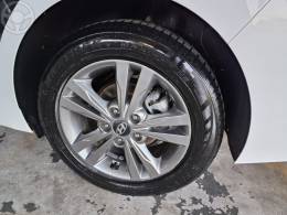 HYUNDAI - ELANTRA 2.0 16V FLEX 4P AUTOMÁTICO - 2016/2017 - BRANCA - R$ 79.900,00