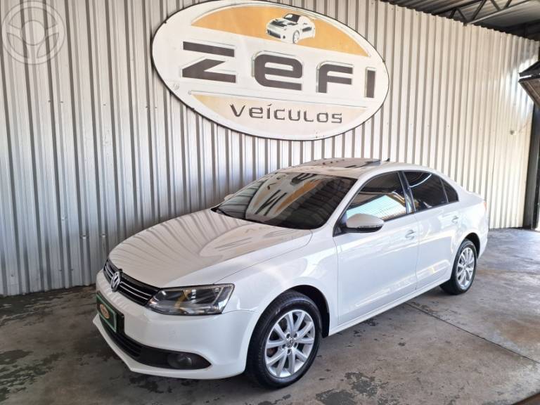 VOLKSWAGEN - JETTA 2.0 COMFORTLINE FLEX 4P TIPTRONIC - 2012/2013 - BRANCA - R$ 66.900,00