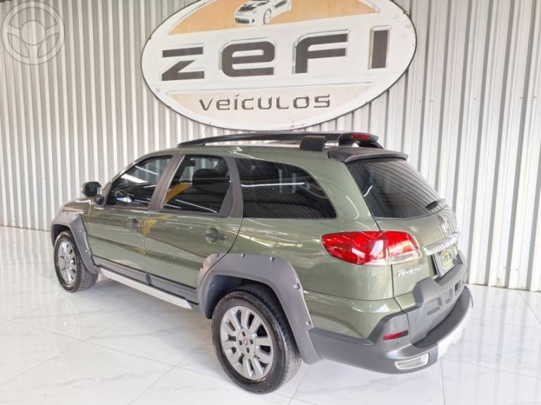 FIAT - PALIO 1.8 MPI ADVENTURE WEEKEND 16V FLEX 4P MANUAL - 2014/2015 - VERDE - R$ 49.900,00