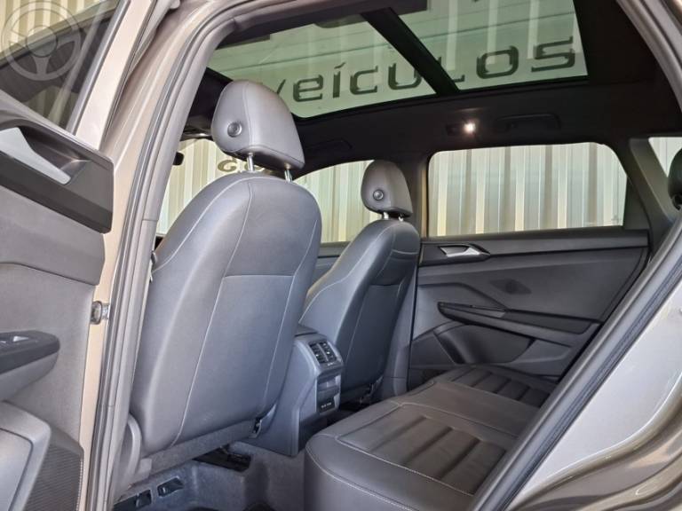VOLKSWAGEN - TAOS 1.4 16V HIGHLINE TSI FLEX 4P AUTOMÁTICO - 2023/2023 - BEGE - R$ 164.900,00