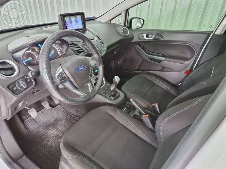 FORD - FIESTA 1.6 SE HATCH 16V FLEX 4P MANUAL - 2014/2015 - BRANCA - R$ 45.900,00