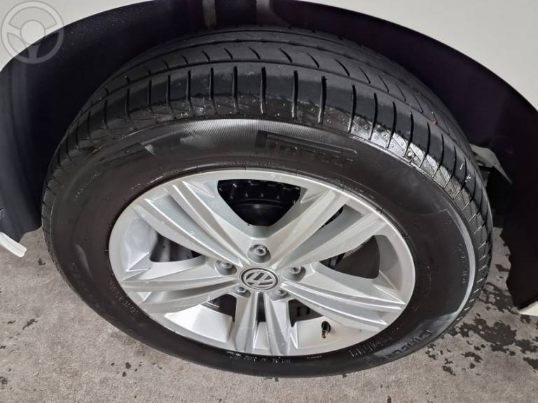 VOLKSWAGEN - POLO 1.0MPI TOTAL FLEX MANUAL - 2020/2021 - BRANCA - R$ 71.800,00